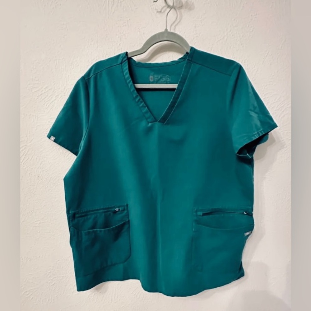 FIGS scrub top Hunter green